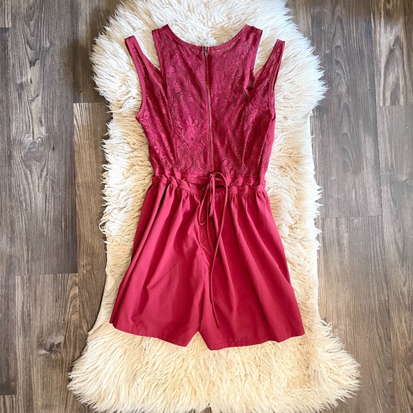 Tobi Cold Shoulder Cut Red Romper (Size S) - Picture 8 of 9